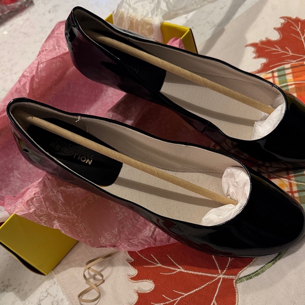 Kenneth Cole Reaction Glossy Black Flats